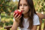 "Продлевает жизнь на 10 лет": диетолог раскрыла, как часто нужно есть яблочки, чтобы они стали молодильными