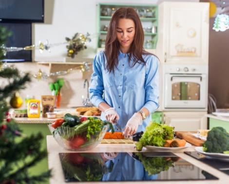 В 4 раза меньше калорий: диетолог поделилась ПП-рецептом селедки под шубой
