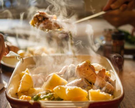 Диетолог Мухина: в морозную погоду нужно чаще питаться горячей пищей