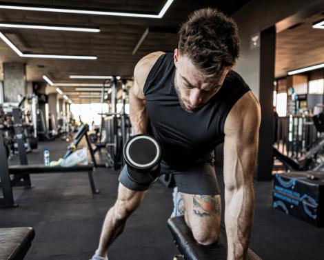 Диетолог Мухина пояснила, какой рацион соблюдать при силовых тренировках