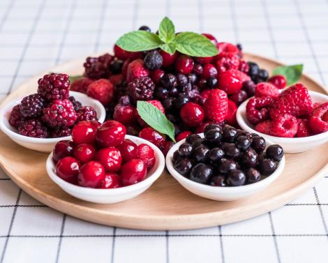 Эти ягоды защитят кожу от старения и рака: список диетолога Мухиной