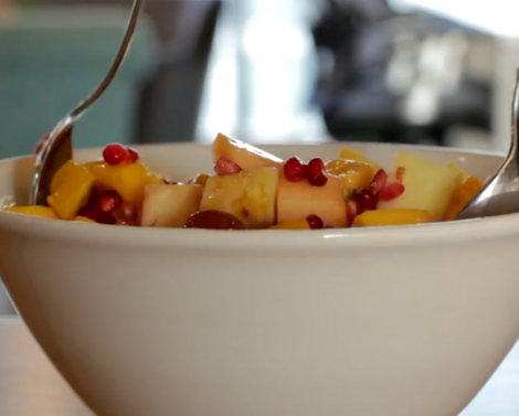 Самый полезный новогодний салат из популярных какой?