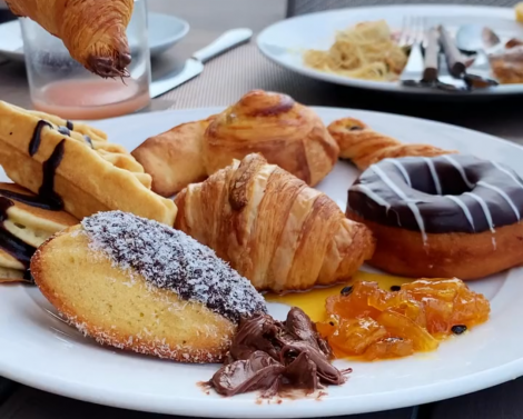 Действительно, как пишут СМИ, сгущенка и шоколадная паста самые коварные и вредные начинки? Действительно, как пишут СМИ, сгущенка и шоколадная паста самые коварные и вредные начинки?