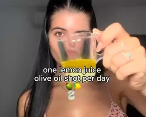 Опасный тренд в соцсетях - это оливковое масла с лимонным соком якобы, чтобы превратить организм в “детокс-машину” за ночь. Опасный тренд в соцсетях - это оливковое масла с лимонным соком якобы, чтобы превратить организм в “детокс-машину” за ночь.