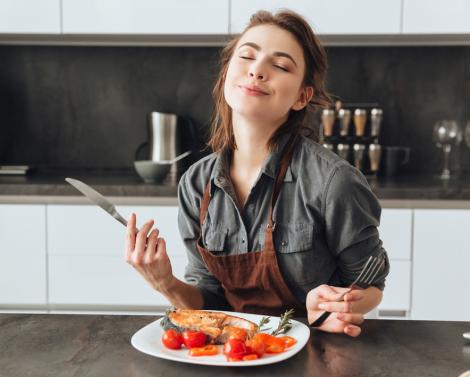 Счастье в еде: Диетолог объяснила, как через питание получить гормон радости