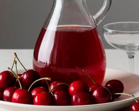 Польза и вред вишневого сока