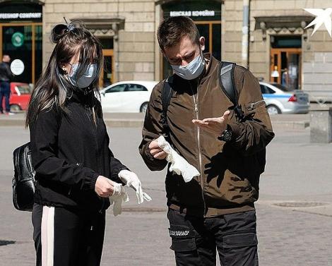 «Взбесившиеся» веснушки и гнойники: Дерматологи Санкт-Петербурга спасают людей после обязательного масочного режима